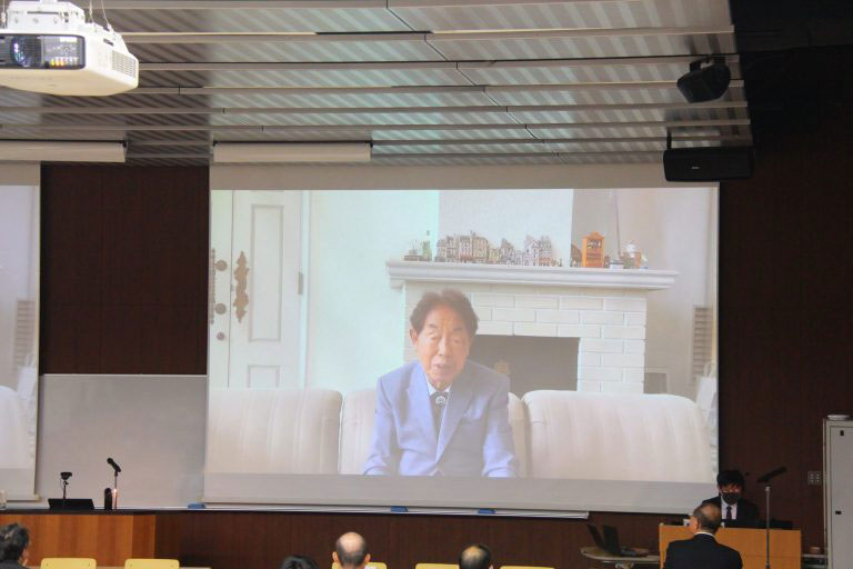 江崎 玲於奈氏（筑波大学校友会会長、筑波大学第５代学長）による開会挨拶