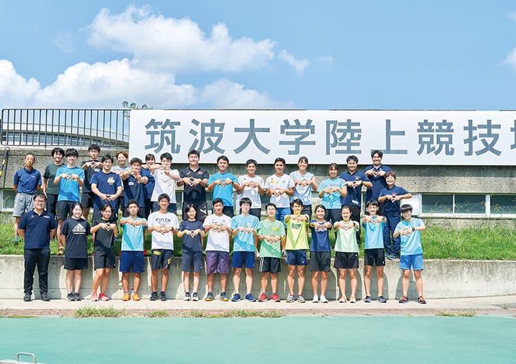 実践授業に参加したスタッフ・学生と附属聴覚特別支援学校の生徒たち