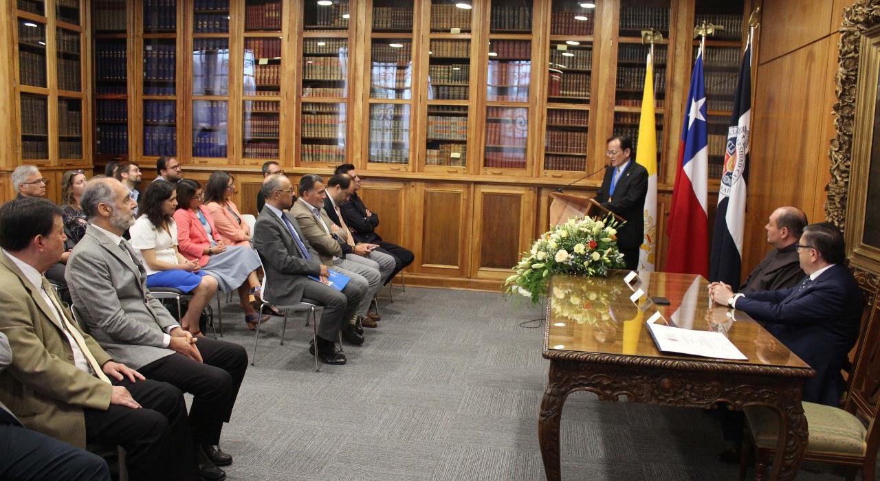 Award Ceremony(Left side, Prof. Arturo Mena)