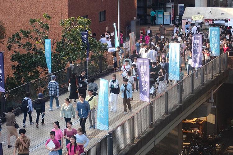 学園祭の賑わい