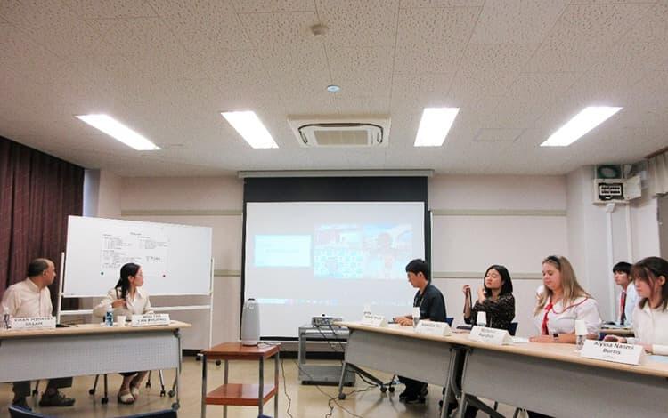 パネルディスカッションを行うTUAN役員と全代会・UTIAのメンバー