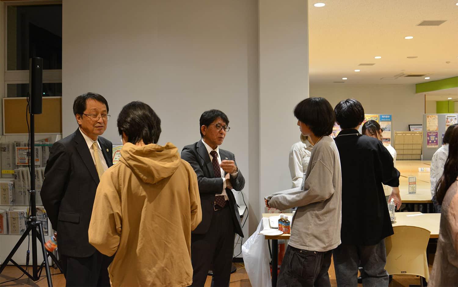 写真：交流会の様子