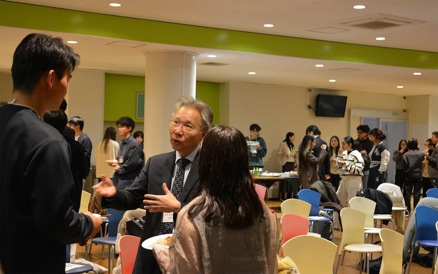 写真：交流会の様子