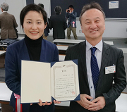 生命環境系の松井圭介教授と芸術系の池田助教